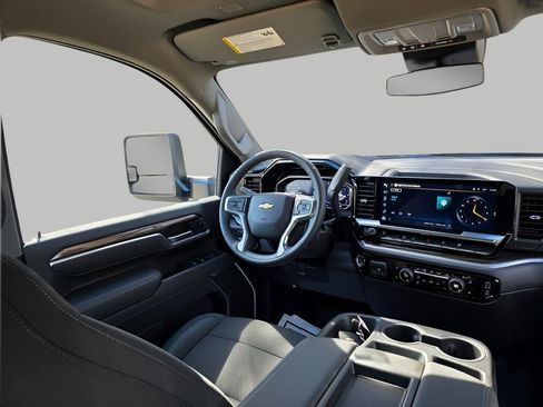 Used 2025 Chevrolet Silverado 3500 LT w/ Convenience Package image 9