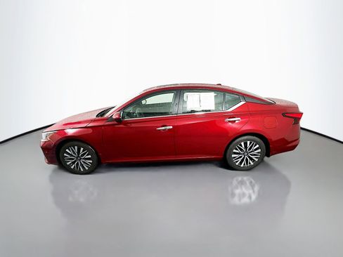 Used 2023 Nissan Altima 2.5 SV w/ SV Premium Package FWD image 4