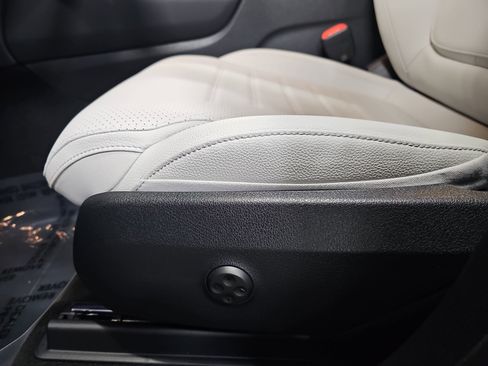 Certified 2025 Mercedes-Benz GLC 300 GLC 300 image 30