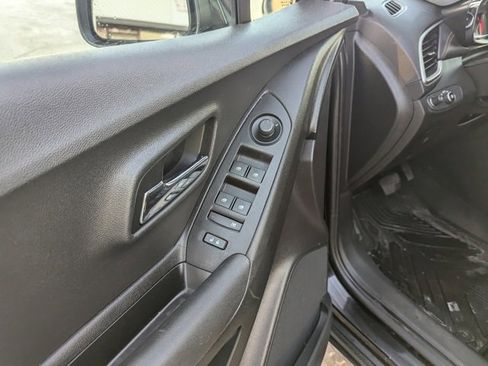 Used 2019 Chevrolet Trax LT w/ Redline Edition image 10