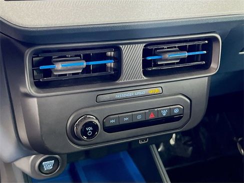 Used 2025 Ford Maverick XLT image 12