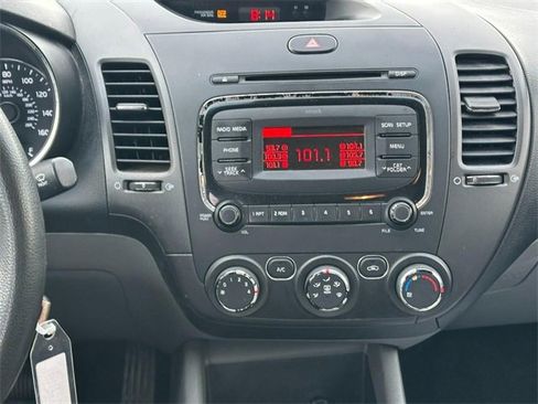 Used 2017 Kia Forte LX image 12