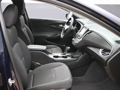 Used 2018 Chevrolet Malibu LT image 33