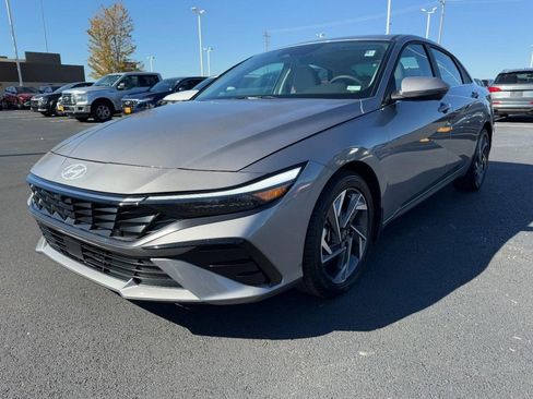 Certified 2024 Hyundai Elantra Limited image 8