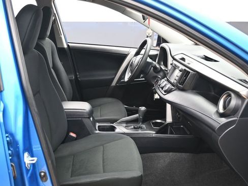 Used 2017 Toyota RAV4 LE w/ Carpet Mat Package image 32