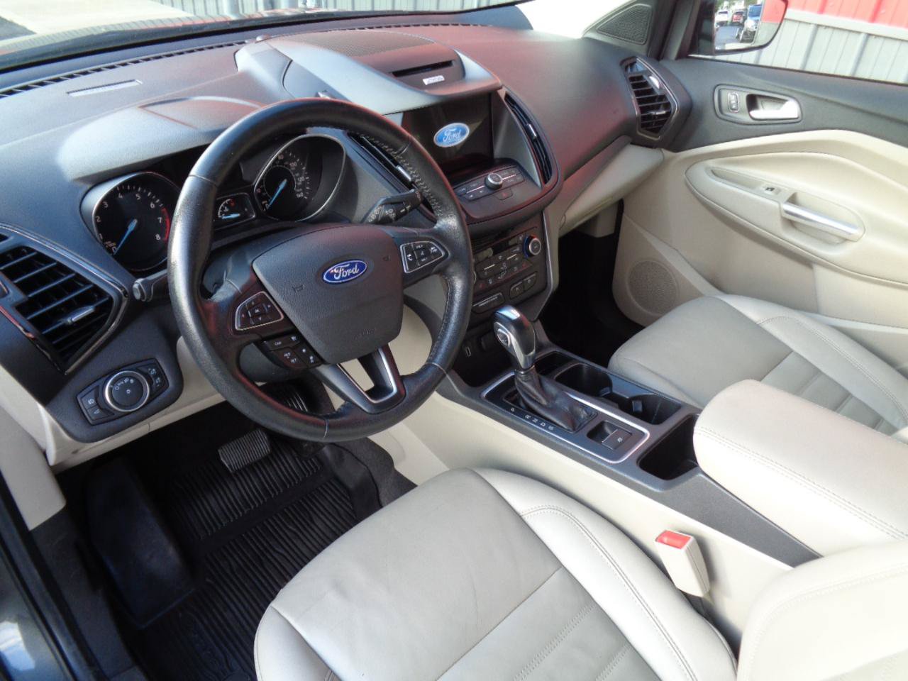 Used 2018 Ford Escape SEL w/ Ford Safe & Smart Package FWD image 2