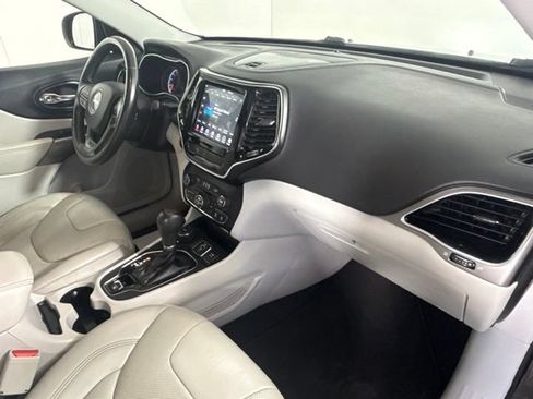 Used 2019 Jeep Cherokee Limited w/ Luxury Group AWD/4WD image 32