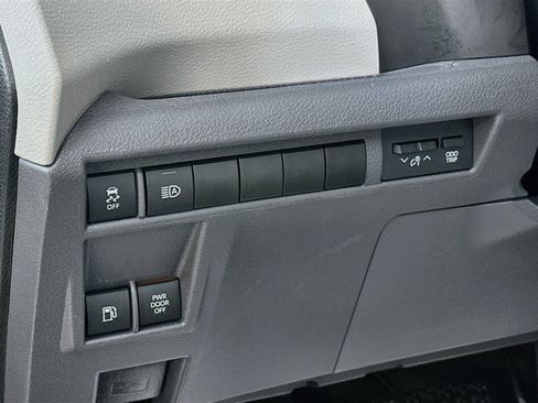 Certified 2024 Toyota Sienna XLE FWD image 10