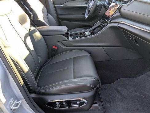 New 2025 Jeep Grand Cherokee Overland image 33