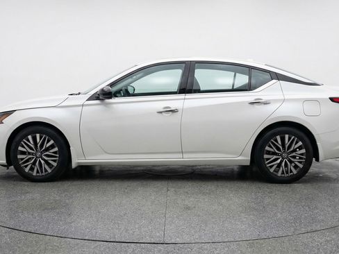 Used 2025 Nissan Altima 2.5 SV image 5