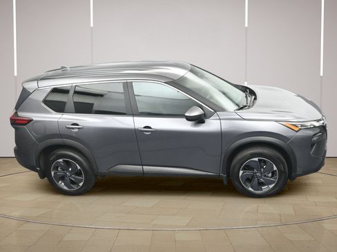 Certified 2025 Nissan Rogue SV AWD/4WD image 33