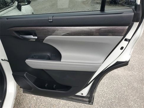 Used 2022 Toyota Highlander Platinum image 36