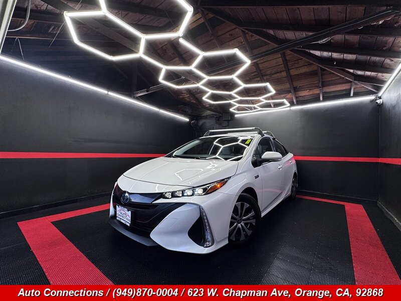 Used 2022 Toyota Prius Prime XLE FWD image 2