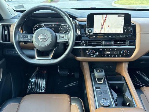 Used 2023 Nissan Pathfinder Platinum AWD/4WD image 3