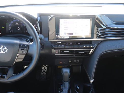 Used 2025 Toyota Camry SE image 22