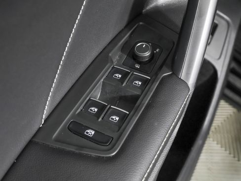 Certified 2024 Volkswagen Tiguan SE AWD/4WD image 33