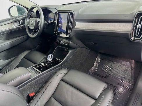 Used 2023 Volvo XC40 B4 Plus w/ Driver Assist Package image 28