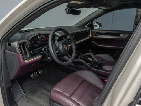 Used 2025 Porsche Cayenne GTS AWD/4WD image 79