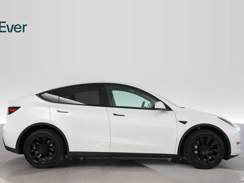 Used 2023 Tesla Model Y Long Range AWD/4WD image 13