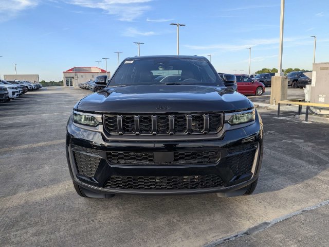 New 2027 Jeep Grand Cherokee Altitude RWD image 9