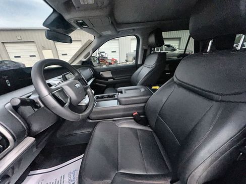 Used 2025 Ford Expedition Active image 15