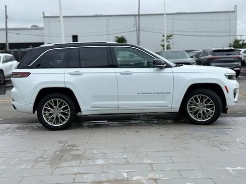 Used 2023 Jeep Grand Cherokee Summit w/ Luxury Tech Group V AWD/4WD image 8