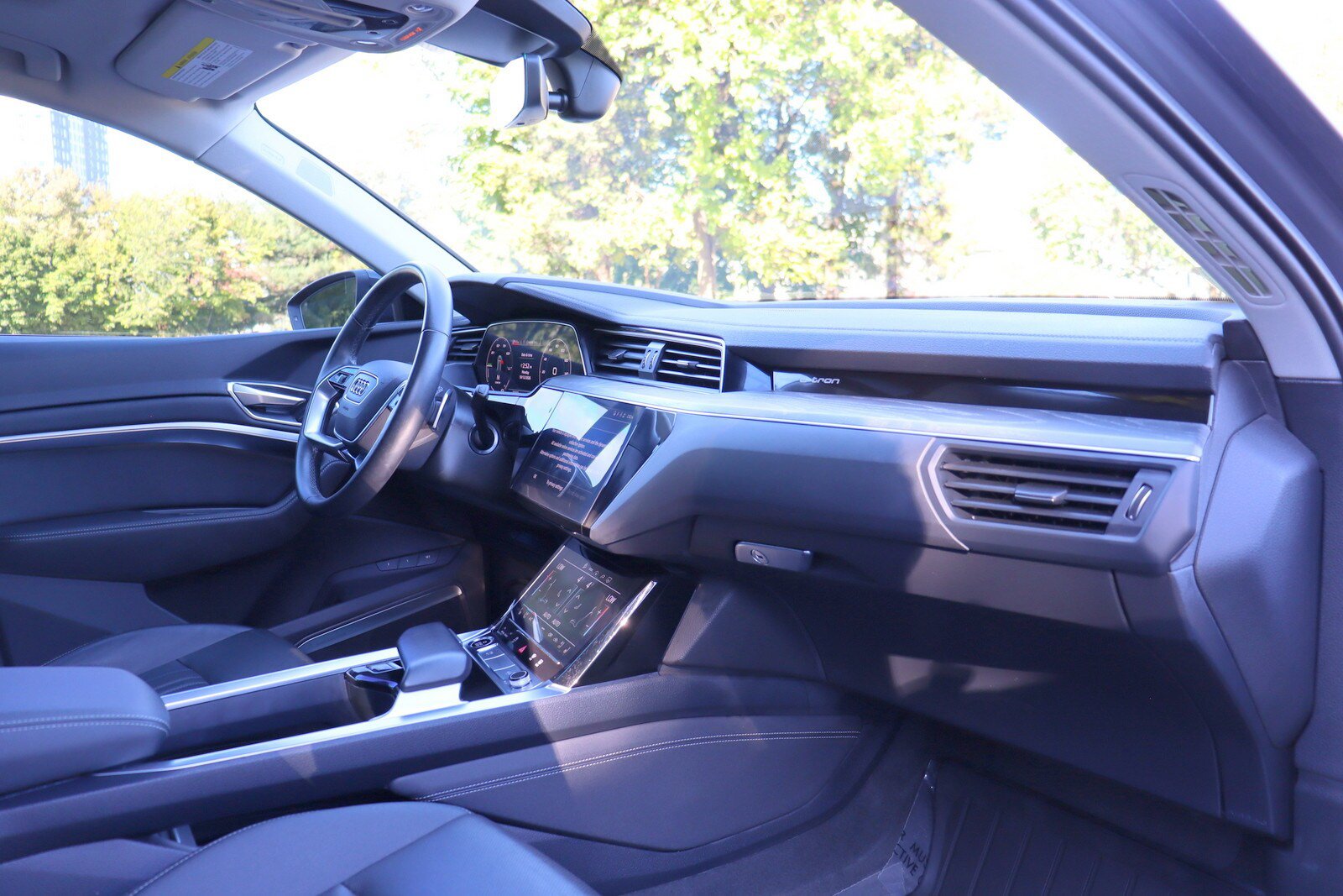 Used 2024 Audi Q8 e-tron Premium Plus AWD/4WD image 19