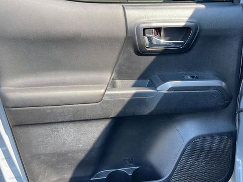 Used 2019 Toyota Tacoma TRD Sport AWD/4WD image 24