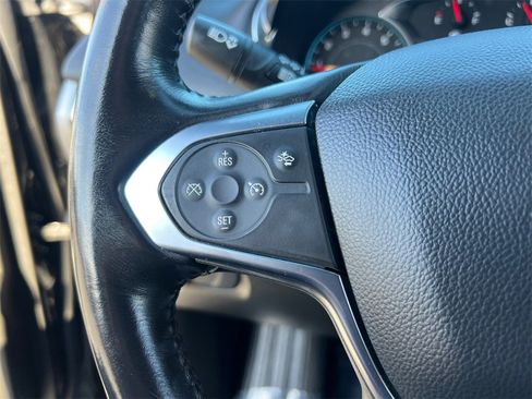 Used 2022 Chevrolet Traverse LT image 30