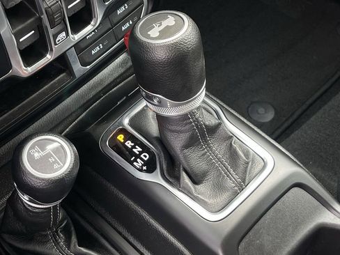 Used 2024 Jeep Wrangler Sahara image 15