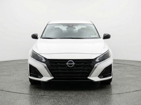 Used 2025 Nissan Altima 2.5 SV FWD image 2