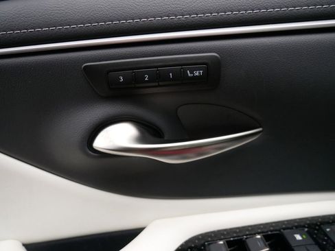 Certified 2025 Lexus ES 350 F Sport FWD image 16