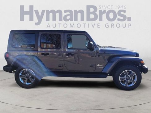 Used 2019 Jeep Wrangler Unlimited Sahara image 2