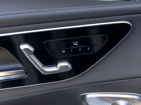 Used 2023 Mercedes-Benz GLC 300 4MATIC image 24