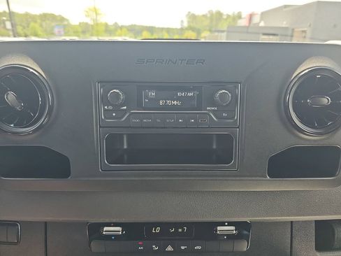 Used 2025 Mercedes-Benz Sprinter 2500 image 25