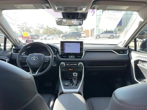 Used 2022 Toyota RAV4 Limited image 16