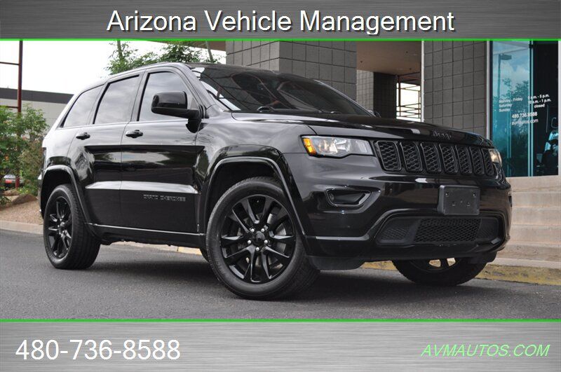 Used 2017 Jeep Grand Cherokee Altitude RWD image 2