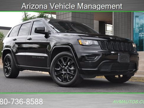 Used 2017 Jeep Grand Cherokee Altitude RWD image 2