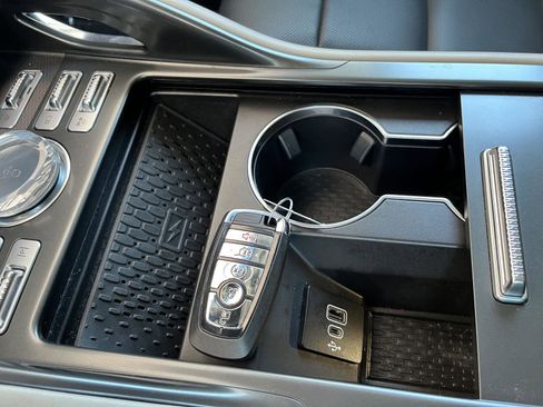 Used 2024 Lincoln Nautilus Premier image 24