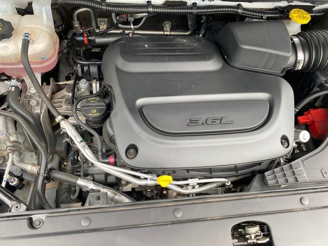 Used 2025 Chrysler Pacifica Select FWD image 19