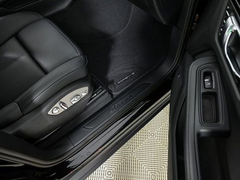 New 2026 Porsche Macan AWD/4WD image 25