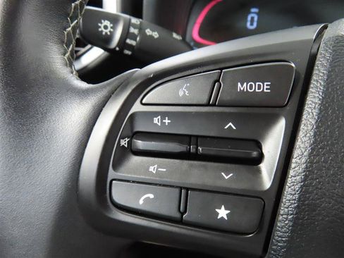 Used 2025 Hyundai Venue SEL FWD image 22