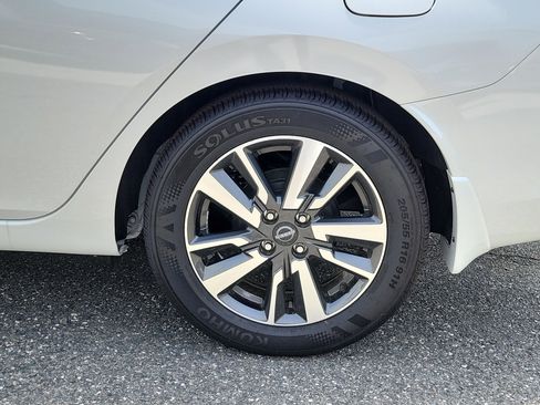 New 2025 Nissan Versa SV w/ Trunk Package FWD image 8