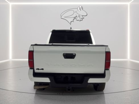 Used 2024 Toyota Tacoma SR5 AWD/4WD image 5
