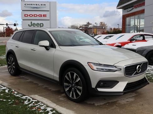 Used 2021 Volvo V60 T5 Cross Country w/ Climate Package image 3