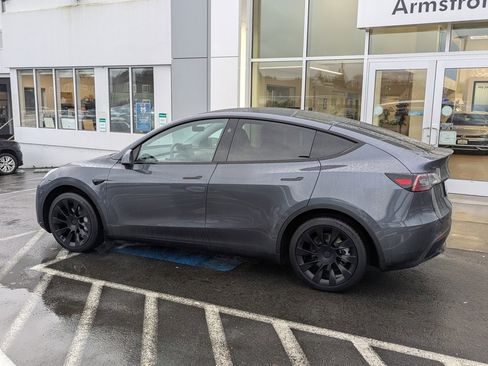 Used 2023 Tesla Model Y Long Range image 2