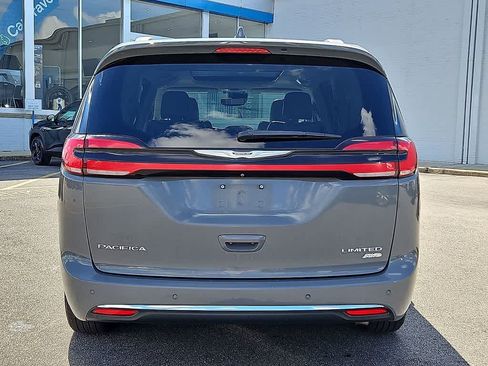 Used 2021 Chrysler Pacifica Limited w/ Premium & Safety Sphere Group AWD/4WD image 5