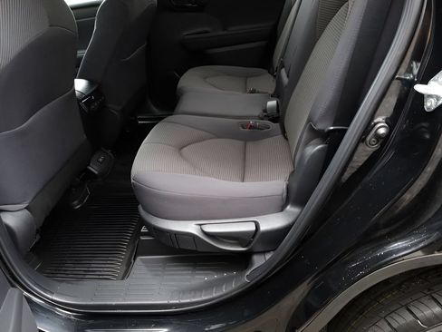 Used 2023 Toyota Highlander LE AWD/4WD image 22