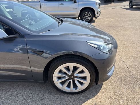 Used 2023 Tesla Model 3 Standard Range image 4