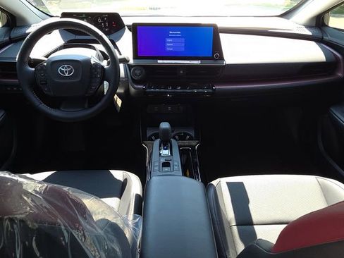 New 2026 Toyota Prius Plug-In Hybrid FWD image 11